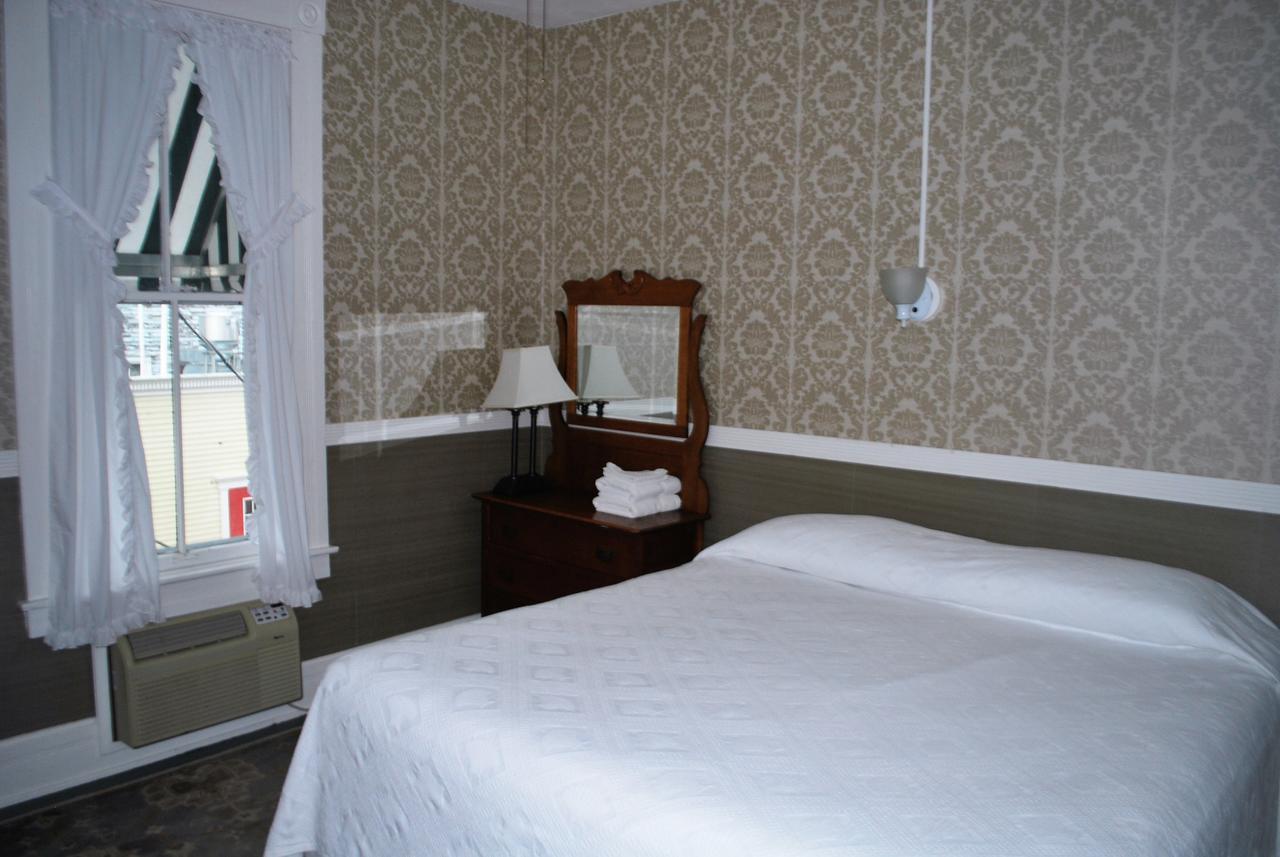 The Historic Park Hotel プットインベイ エクステリア 写真