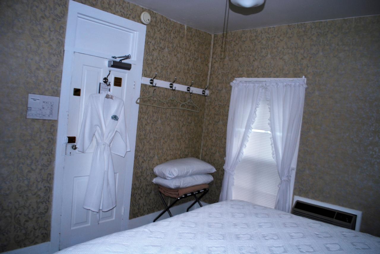The Historic Park Hotel プットインベイ エクステリア 写真
